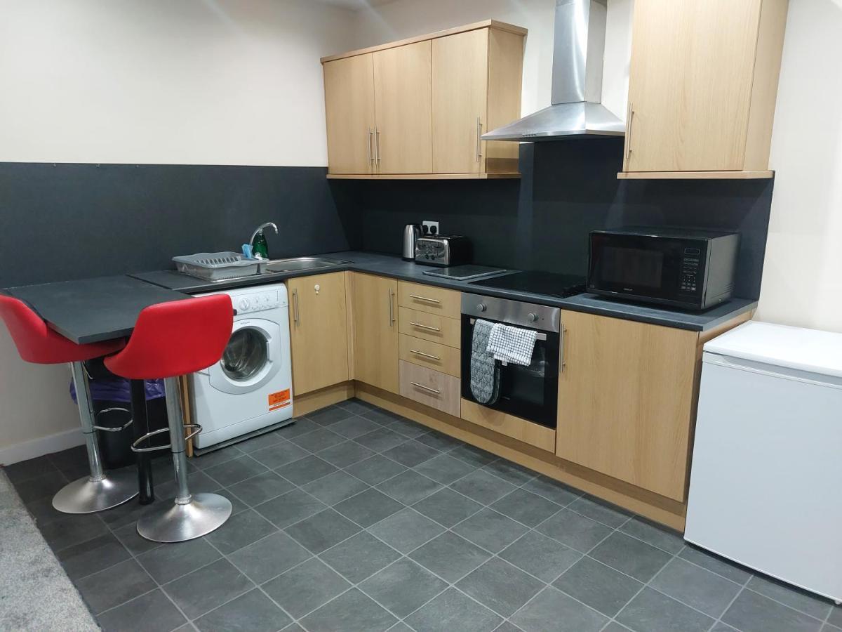 2 Large Bedroom Apartment- Wifi & Parking Fleetwood Bagian luar foto