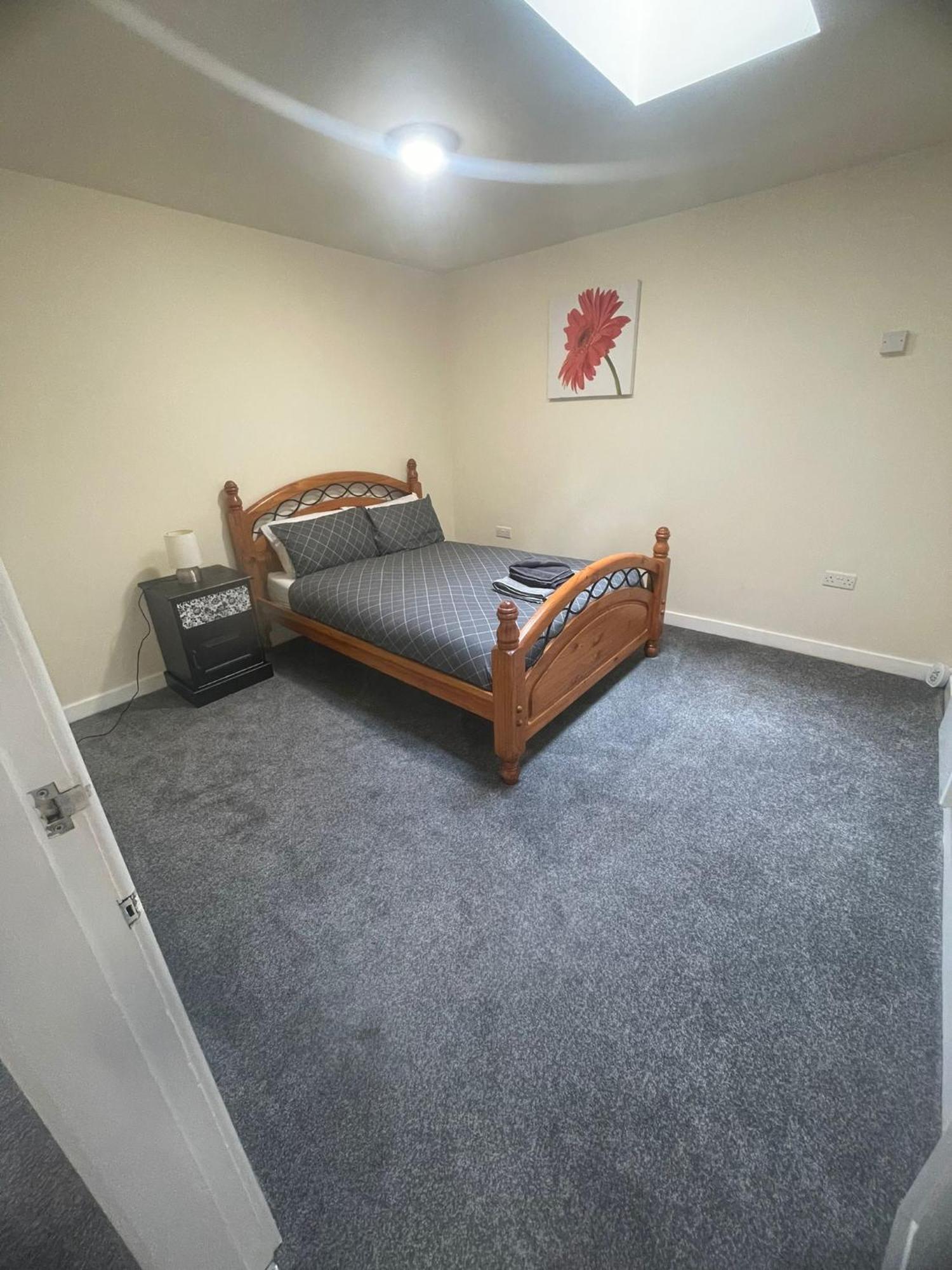 2 Large Bedroom Apartment- Wifi & Parking Fleetwood Bagian luar foto