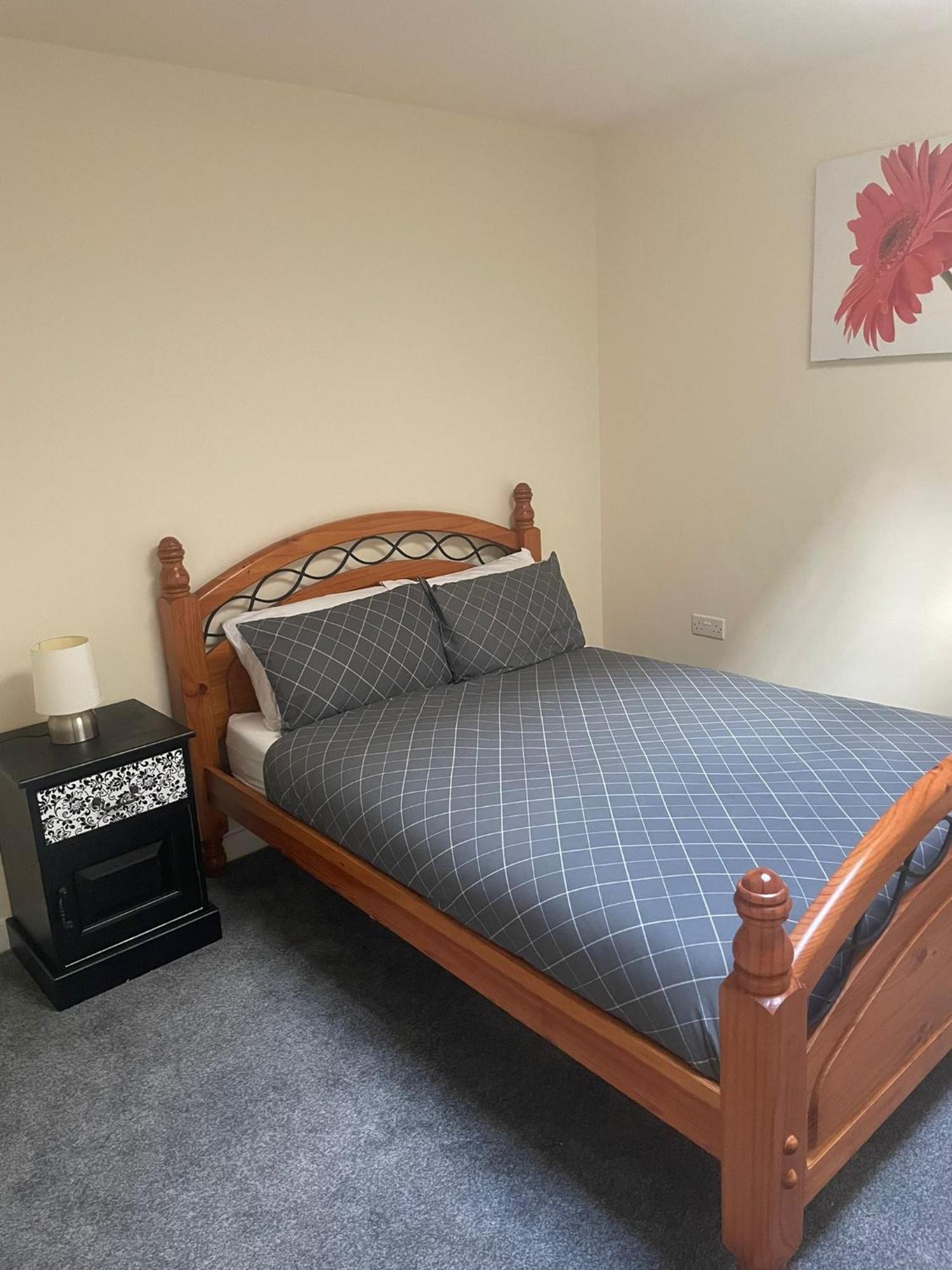 2 Large Bedroom Apartment- Wifi & Parking Fleetwood Bagian luar foto